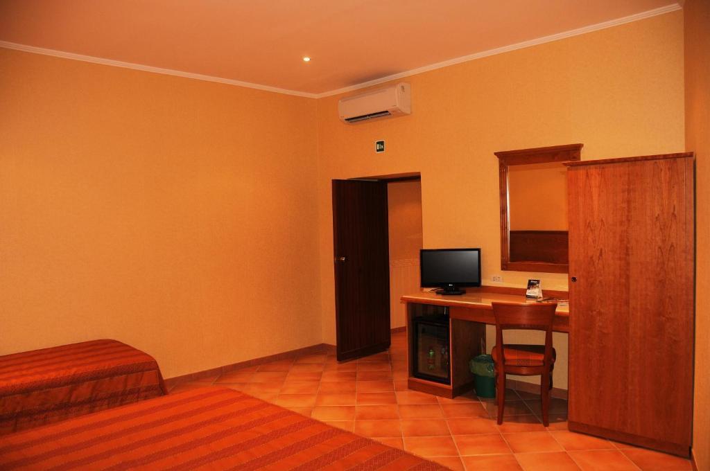 Colonna Room Rental Frascati Room photo